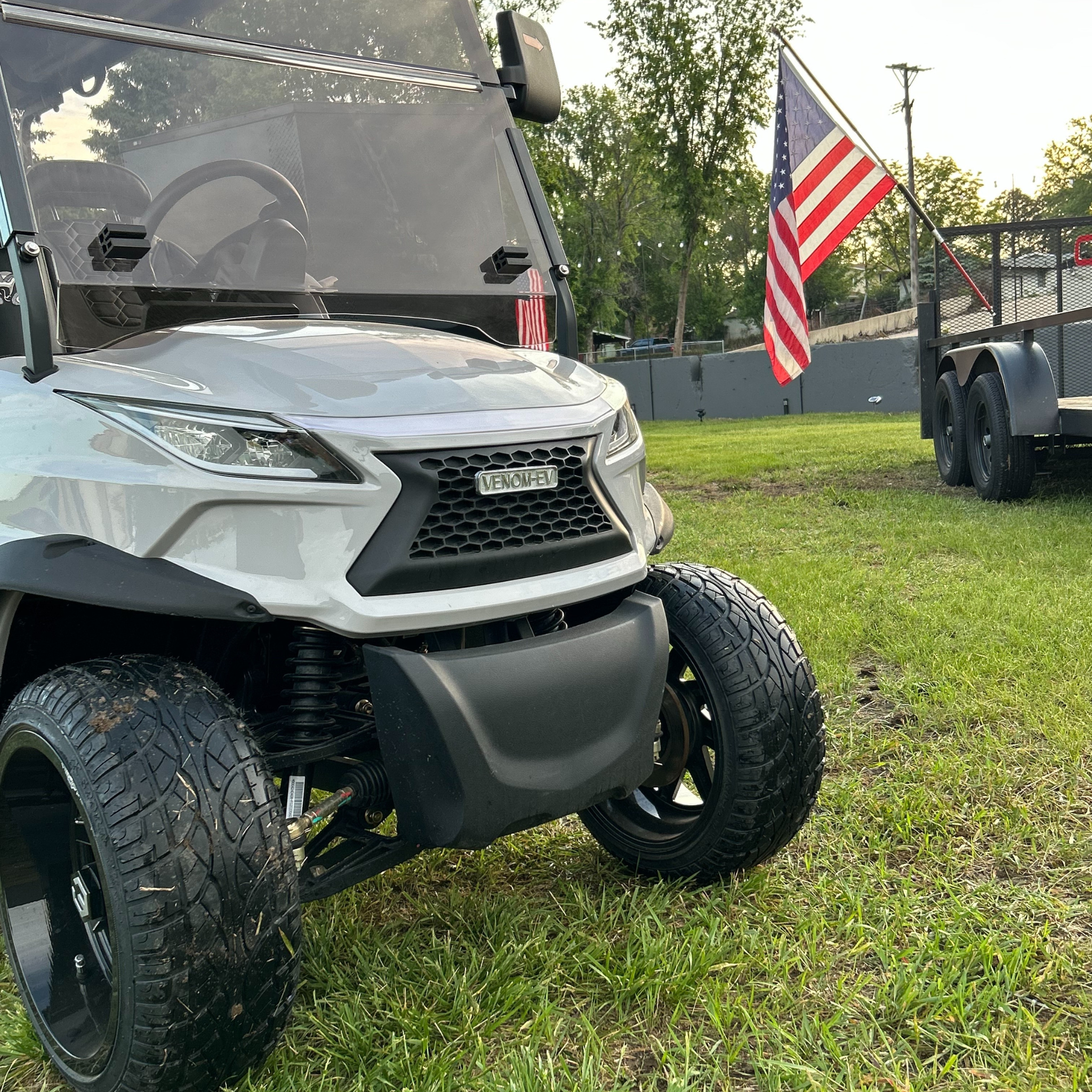 gray with flag 2048